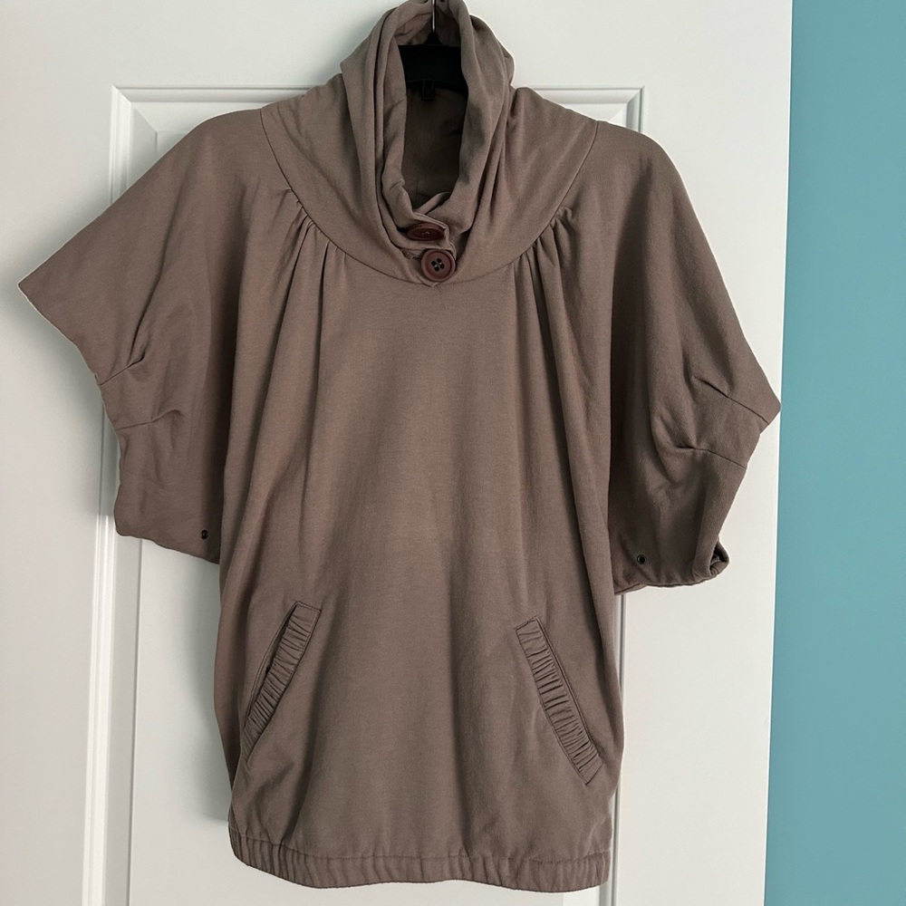 Stunner!! Sweat top …not sweat shirt
